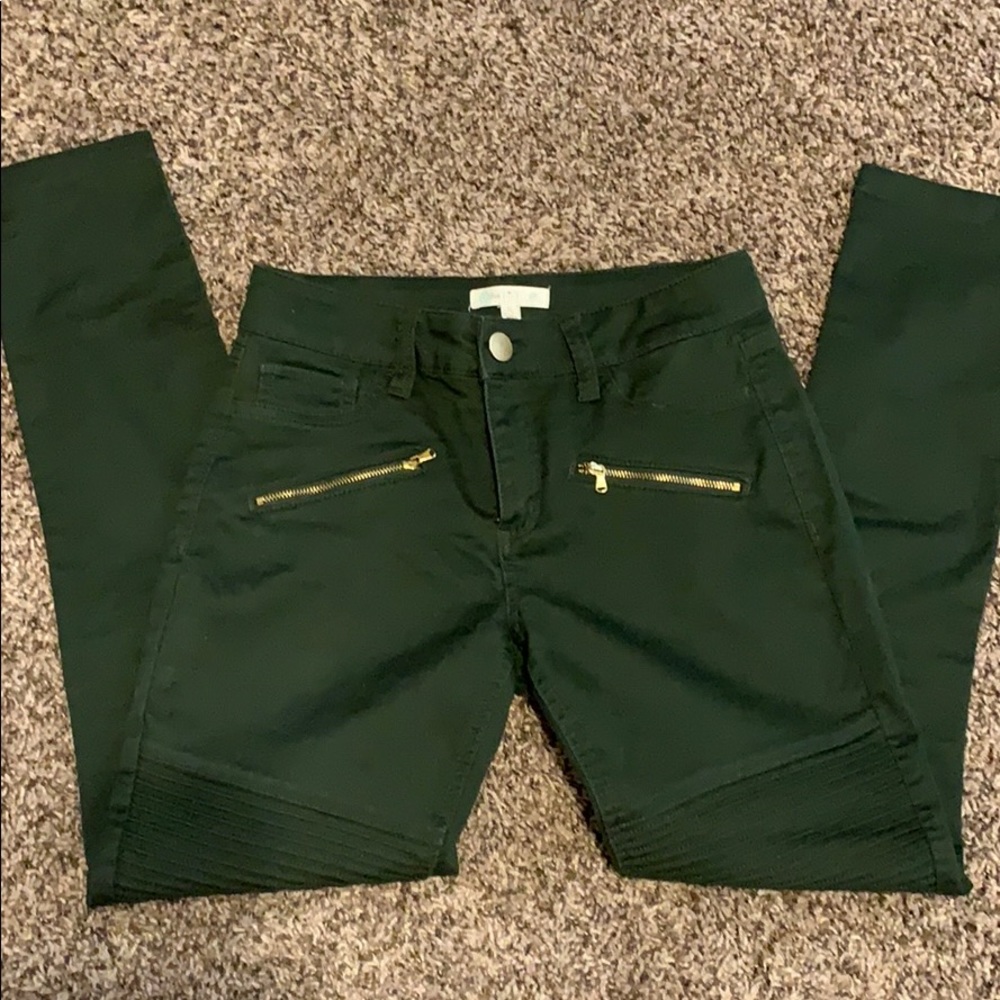 Juniors army green skinny pants.